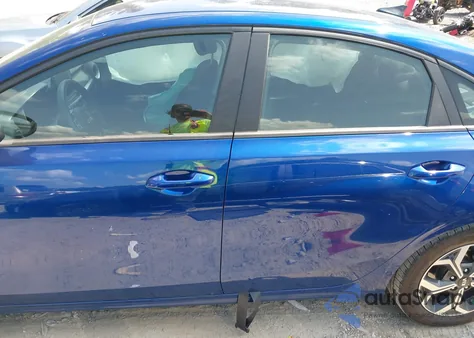 2021 Kia Forte Lxs z USA, uszkodzony, nr VIN 3KPF24AD5ME291444